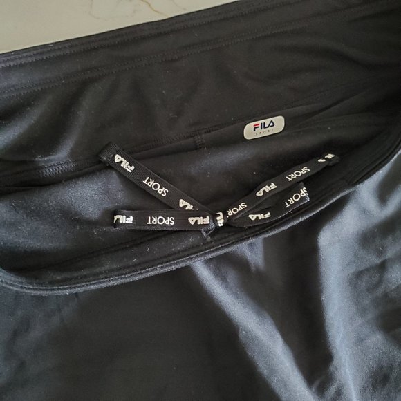 (LIKE NEW) FILA Skorts, Black Size S - Picture 5 of 12